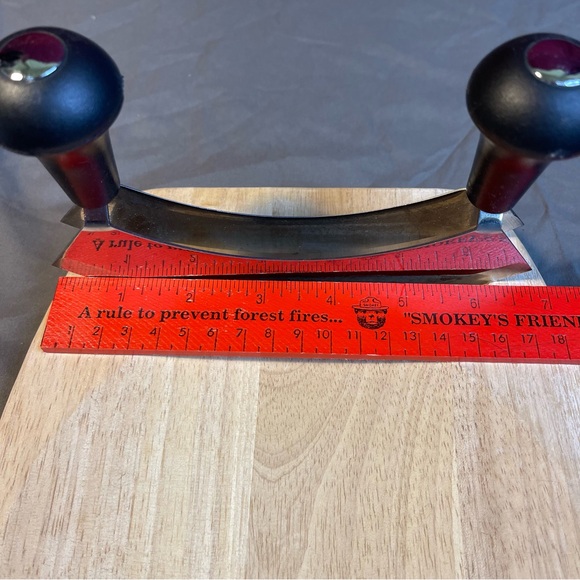 Arcosteel Stainless Steel Mezzaluna Double Blade Roller Knife W/Cutting Board - Picture 4 of 7